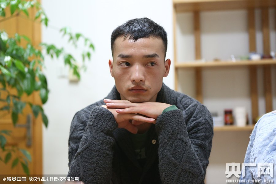 網(wǎng)絡(luò)紅人葉良辰現(xiàn)身浙江臺州，接受記者的專訪。