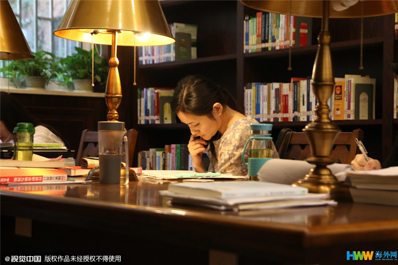 重慶大學(xué)改造翻新的“民國(guó)風(fēng)圖書館”走紅網(wǎng)絡(luò)，引得無數(shù)網(wǎng)友點(diǎn)贊