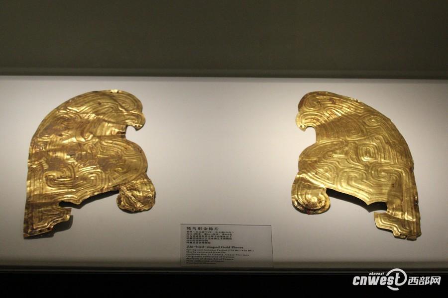 去年從法國(guó)追回的鸞鳥金飾品，是早期秦文化的代表物。