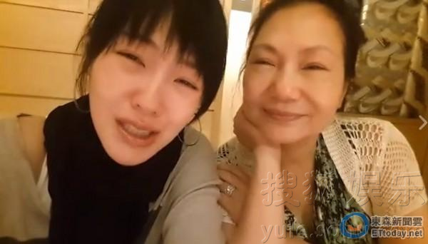 看明星花式秀母親節(jié)！甜馨上鏡鄧超祝福三個媽