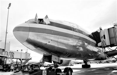 2011年4月5日，美國航空公司為洛杉磯至上海首條直飛航線的開通舉行剪彩儀式。目前，美國航空、美國聯(lián)合航空和達美航空已經(jīng)向中國提交了飛行計劃。