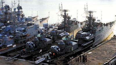 4月1日，停靠在克里米亞塞瓦斯托波爾的軍艦，其中也有烏克蘭海軍軍艦。