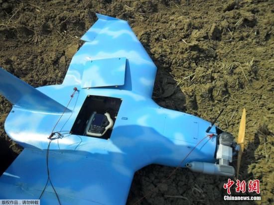 圖為3月31日，一架無(wú)人機(jī)在韓國(guó)西部海域的白翎島墜毀。
