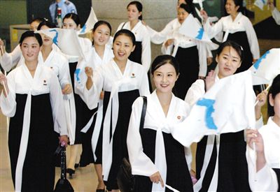 2005年9月，結(jié)束亞洲田徑錦標(biāo)賽之行的朝鮮拉拉隊(duì)。