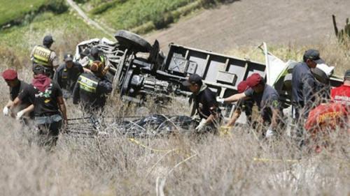 秘魯南部一客車墜落山谷，至少25人死亡網(wǎng)頁截圖
