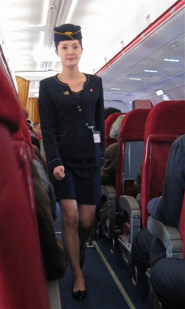 朝鮮領(lǐng)導(dǎo)人金正恩最近下令國營高麗航空的女空服員改穿比較短、比較緊的裙子。
