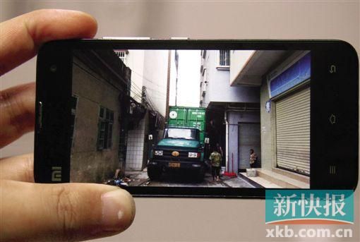 吳師傅的貨車被迫停留在現(xiàn)場幾天。