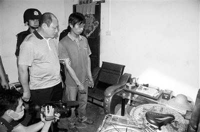 今年8月，我國內(nèi)地發(fā)生多起單身女性乘坐“黑車”后慘遭車主殺害的案件，被網(wǎng)友稱為“黑色8月”。