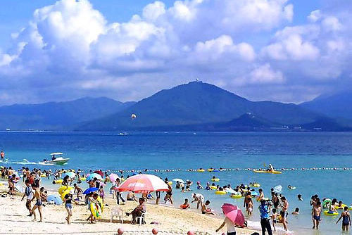 東北三省今年將有20萬(wàn)老人到海南三亞過冬