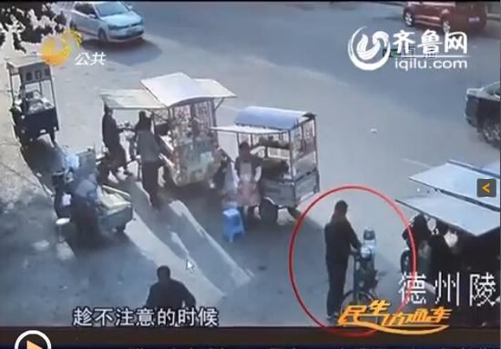 在臨盤市場被抓之后，薦某竟然拿出了一把匕首