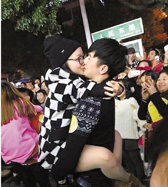 雖只是縣城的比賽，但水準著實不低，居然有選手采用考拉式。