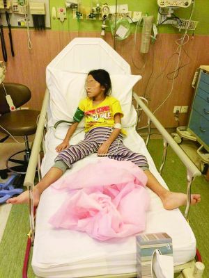 病危的8歲中國女孩菲比。