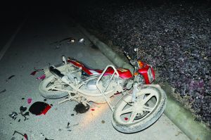 事故現(xiàn)場(chǎng)，被撞摩托車