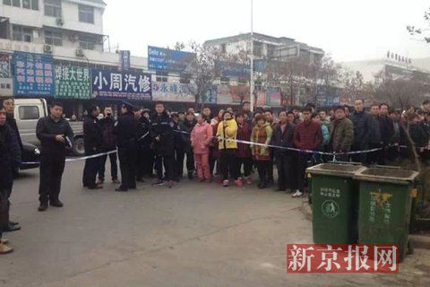 亳州路邊垃圾桶內(nèi)驚現(xiàn)碎尸。網(wǎng)友供圖