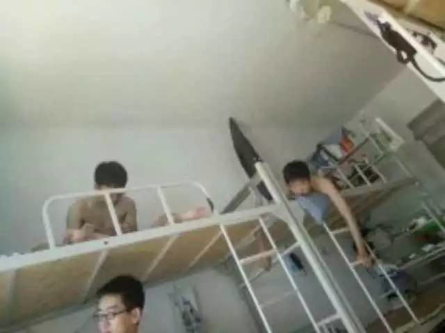 這個學(xué)校的男生宿舍火了！女同學(xué)都喊著要嫁