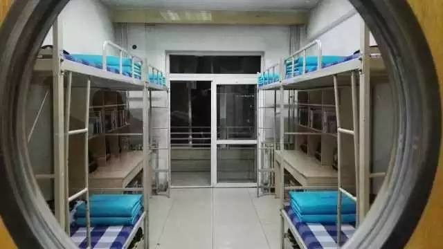 這個學(xué)校的男生宿舍火了！女同學(xué)都喊著要嫁
