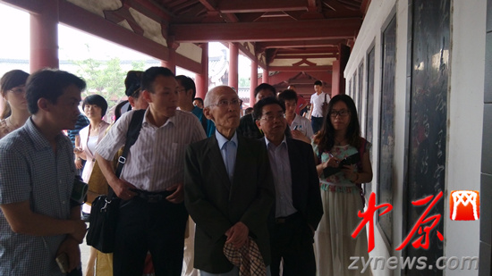余光中、汪國(guó)真做客杜甫故里 共話詩(shī)圣家國(guó)情懷