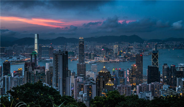 不要溫和地走進那個良夜 因為夜太美！