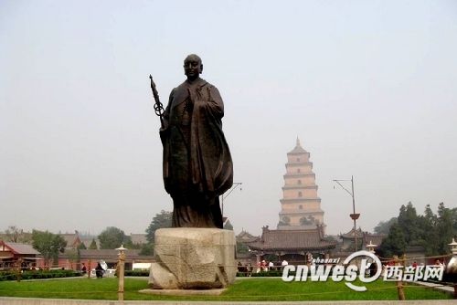 樹立于大雁塔前的唐玄奘像,他是中印兩國悠久交流史的代表人物。