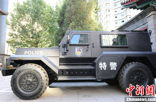 　　國產(chǎn)輕型聯(lián)合越野戰(zhàn)車側面照。張龍云攝