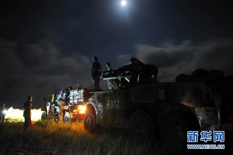 直擊南京軍區(qū)炮兵防空兵夜間瀕海實(shí)彈演練