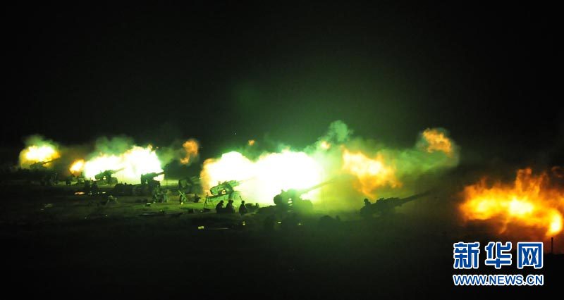 直擊南京軍區(qū)炮兵防空兵夜間瀕海實(shí)彈演練