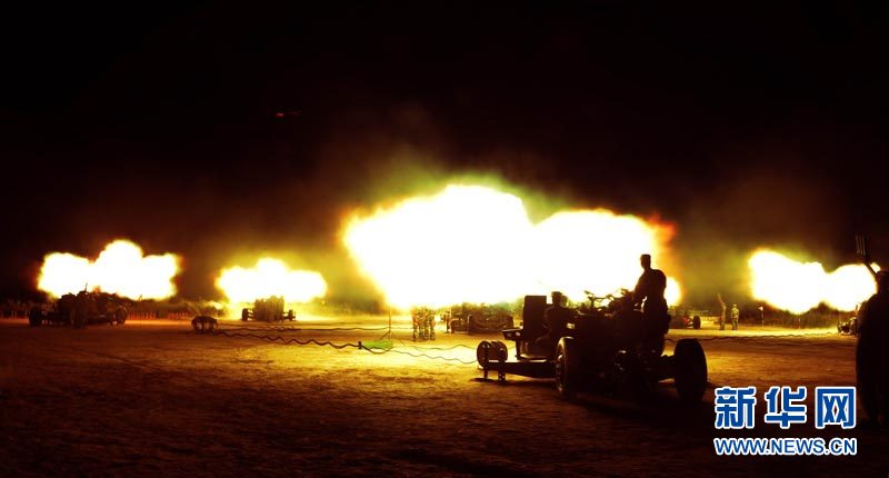 直擊南京軍區(qū)炮兵防空兵夜間瀕海實彈演練