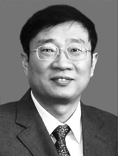 殲-15飛機(jī)研制現(xiàn)場(chǎng)總指揮羅陽(yáng)，因突發(fā)急性心梗殉職，享年51歲