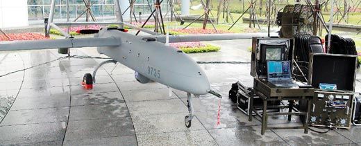 “中科院”展示銳鳶無人機與導控系統(tǒng)。
