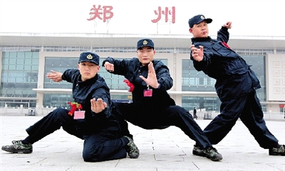 昨日，即將入伍的少林高手們啟程前合影留念