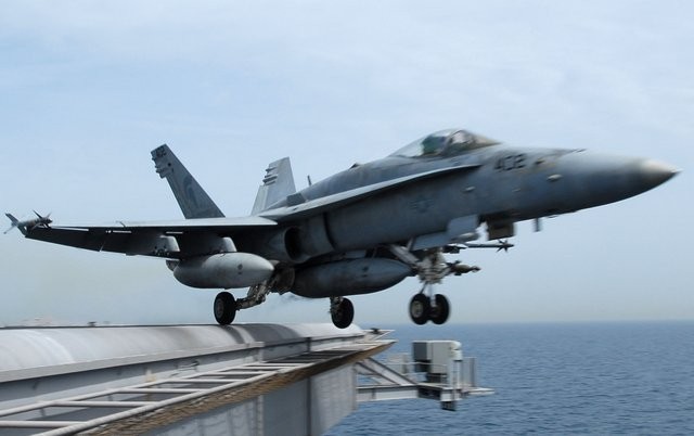 資料圖：美軍F-18艦載機(jī)。