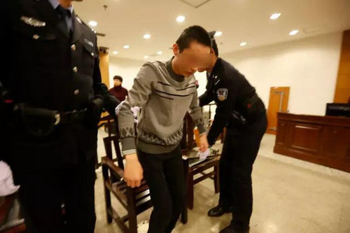 鄭某在法庭上