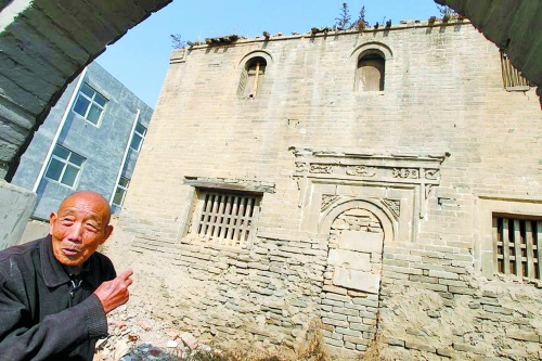 為保護古民宅，鄭州北四環(huán)繞開5米