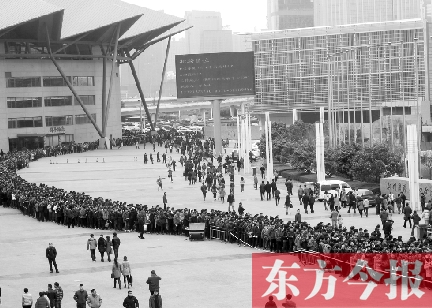 3月2日，在鄭州國際會展中心，河南省春季人才招聘會舉行，六萬五千名求職者扎堆求職