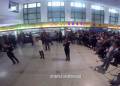 火車站候車大廳紅歌快閃迎國(guó)慶！百人互動(dòng)，震撼現(xiàn)場(chǎng)嗨翻天！