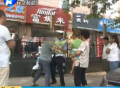 不服開(kāi)罰單 摩托撞交警