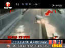 監(jiān)控拍下多車(chē)疲勞駕駛致車(chē)禍慘劇瞬間