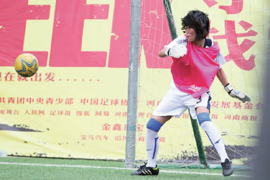 范運杰客串門將，才止住了本方連續(xù)丟球的頹勢