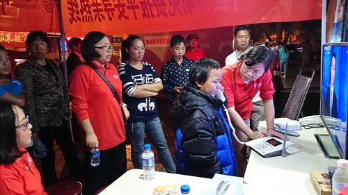 小男孩走失，移動(dòng)員工幫他們找 親人