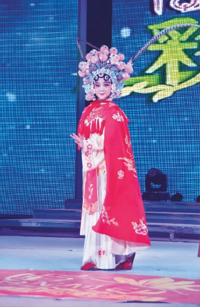 河南電視臺(tái)新農(nóng)村頻道少兒戲曲春晚，杜麗鵬表演的《西游記》中的借扇故事