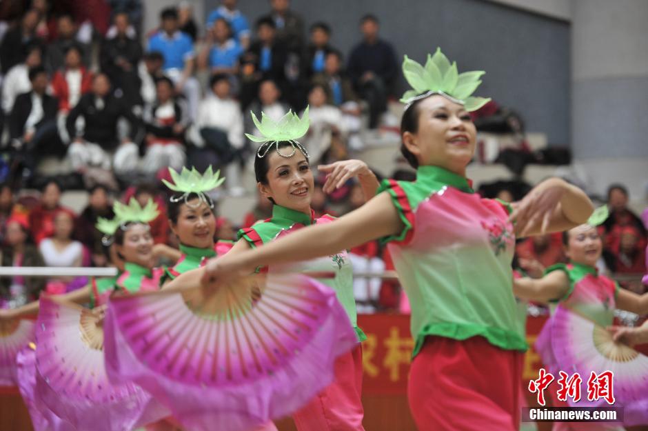 重慶“大媽”跳健身操 青春活力不輸“90后”