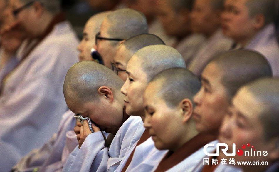 韓國百余僧侶為歲月號遇難乘客舉行超度儀式