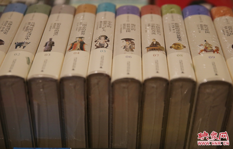 書(shū)店內(nèi)的書(shū)。