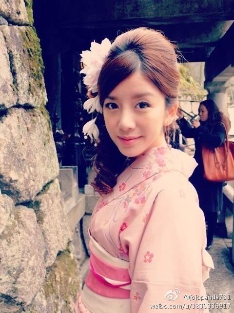 四川最美女教師走紅：聽(tīng)課人數(shù)太多 被迫換教室