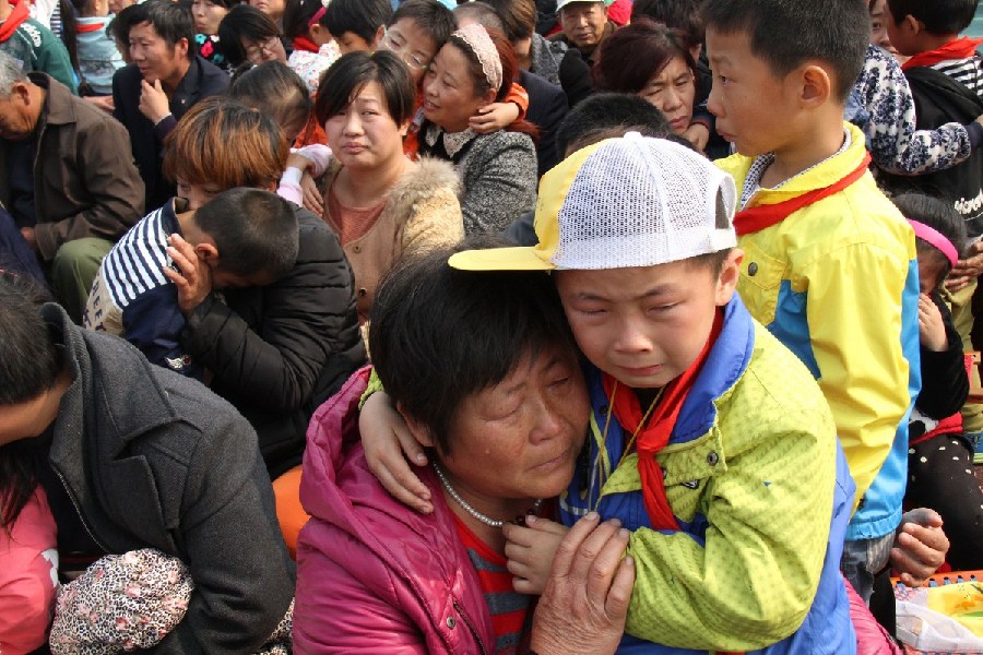 山東一小學(xué)組織感恩演講現(xiàn)場哭成一片