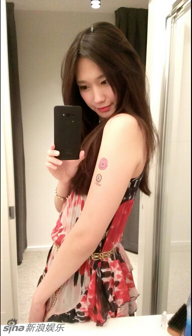 有顏有胸！日本變性美女性感迷人走紅網(wǎng)絡(luò)